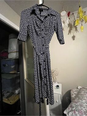 Laundry By Shelli Segal Navy and White Printed Midi Wrap Dress